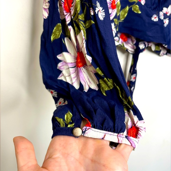 Forever 21, Daisy Tie Back Crop Top, Size M - Picture 3 of 7